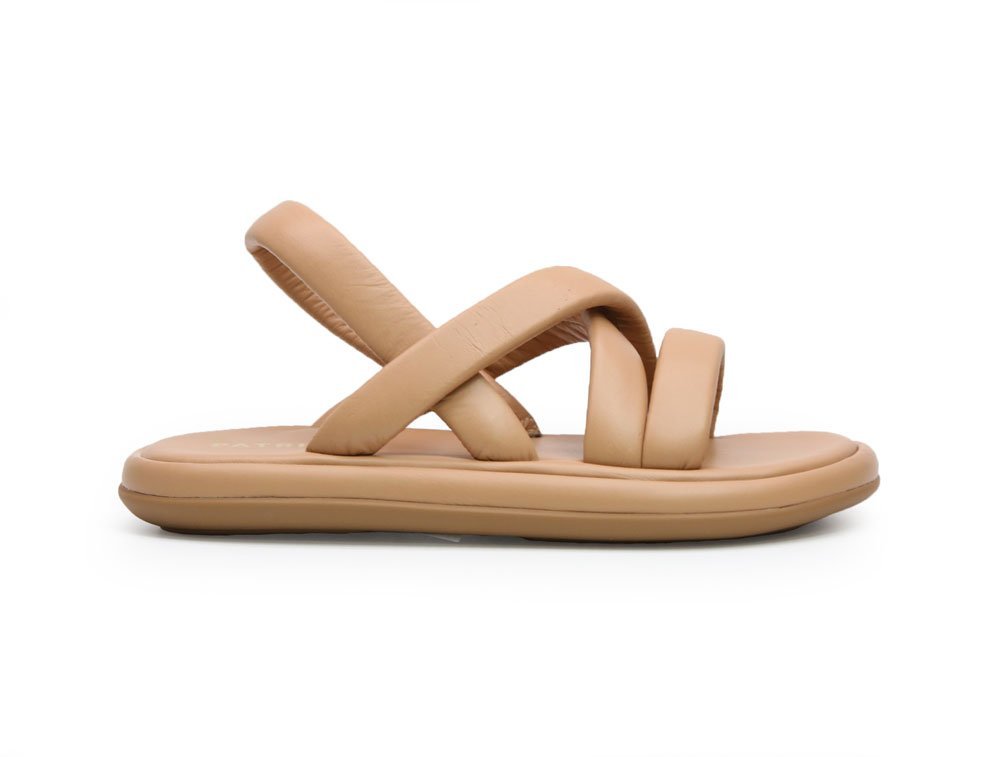 Sandalia en cuero miel