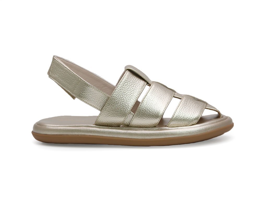 Sandalia en cuero dorado