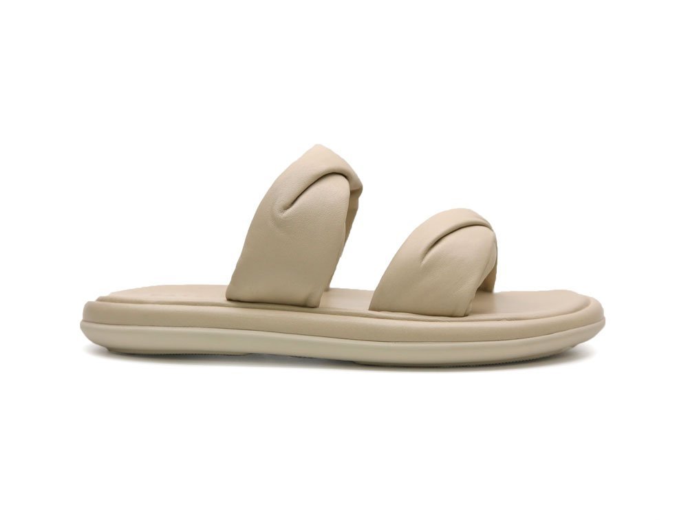 Sandalia en cuero crema