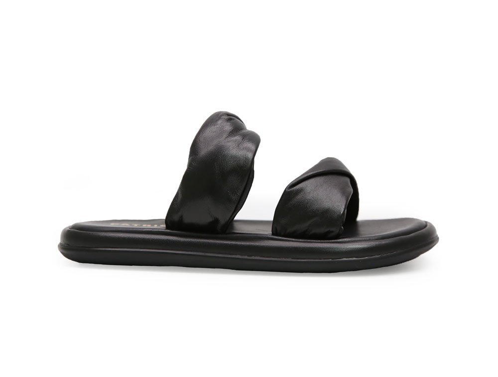 Sandalia en cuero negro