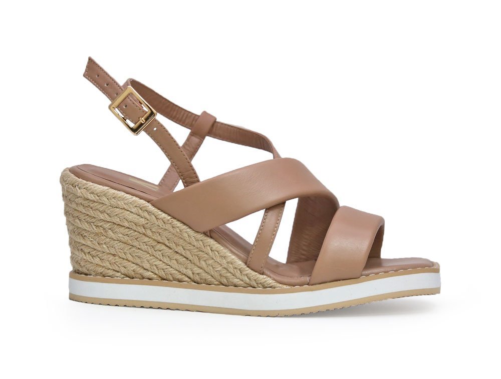 Sandalia en cuero caramelo