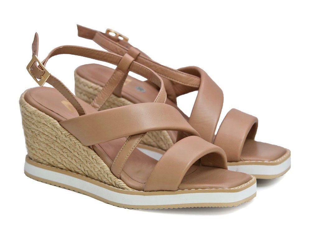 Alternative view of Sandalia en cuero caramelo