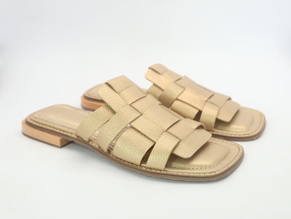 Alternative view of Sandalia en cuero oro