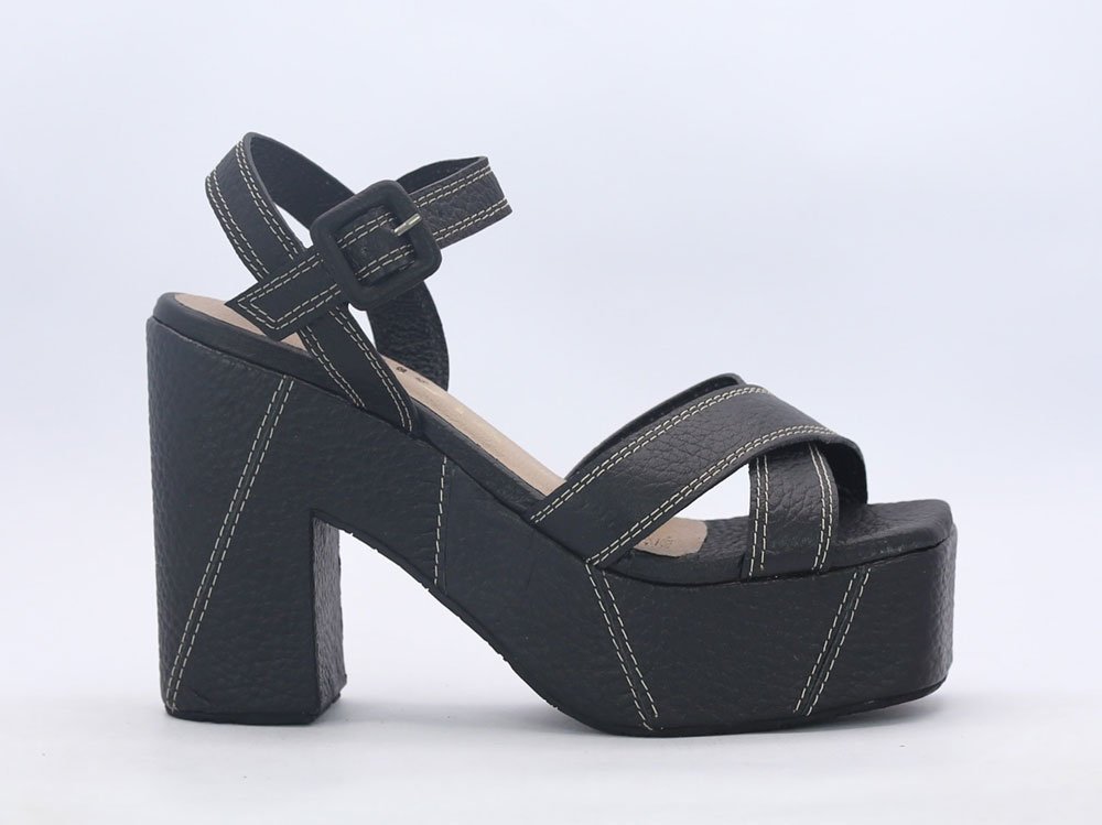 Sandalia en cuero DPJ297