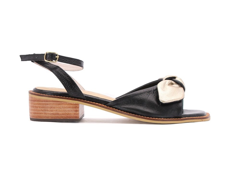 Sandalia en cuero FIP292