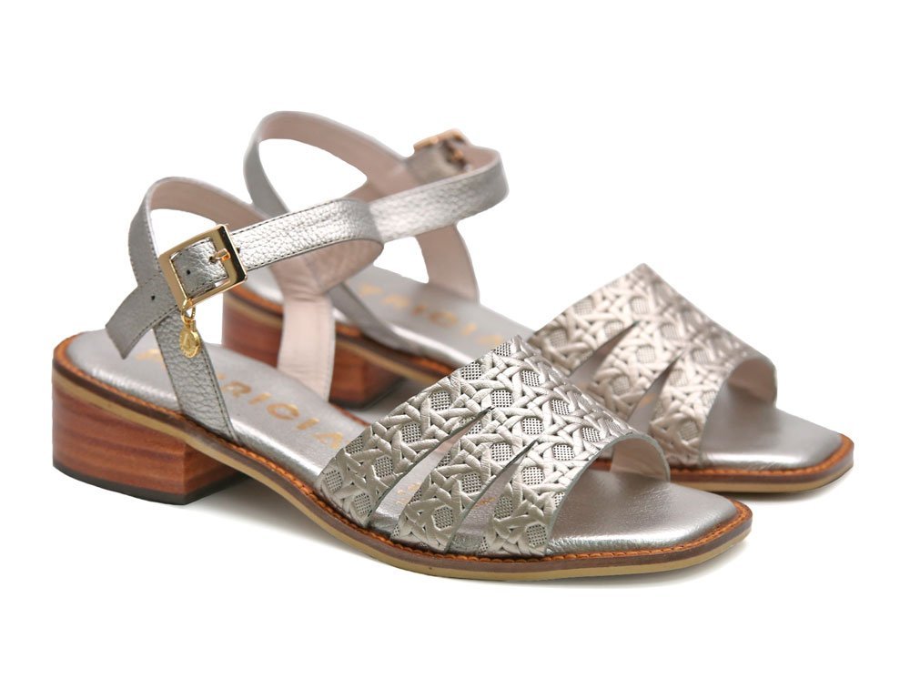 Alternative view of Sandalia en cuero plomo