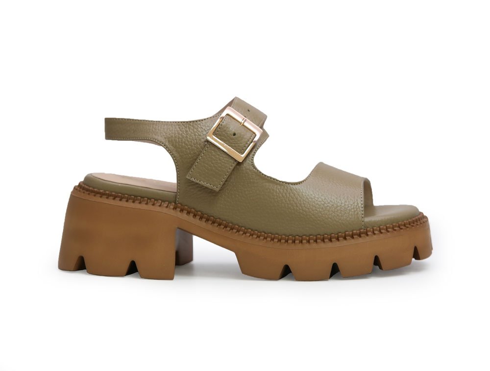 Sandalia en cuero verde