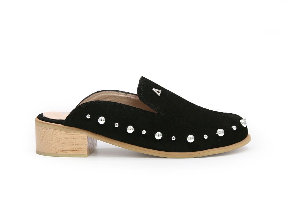 Zueco en cuero negro