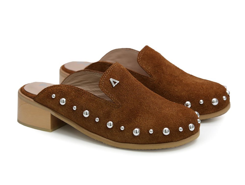 Alternative view of Zueco en cuero miel