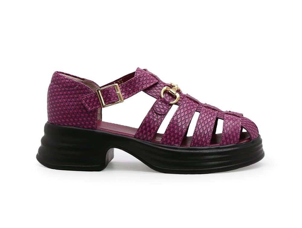 Sandalia en cuero magenta