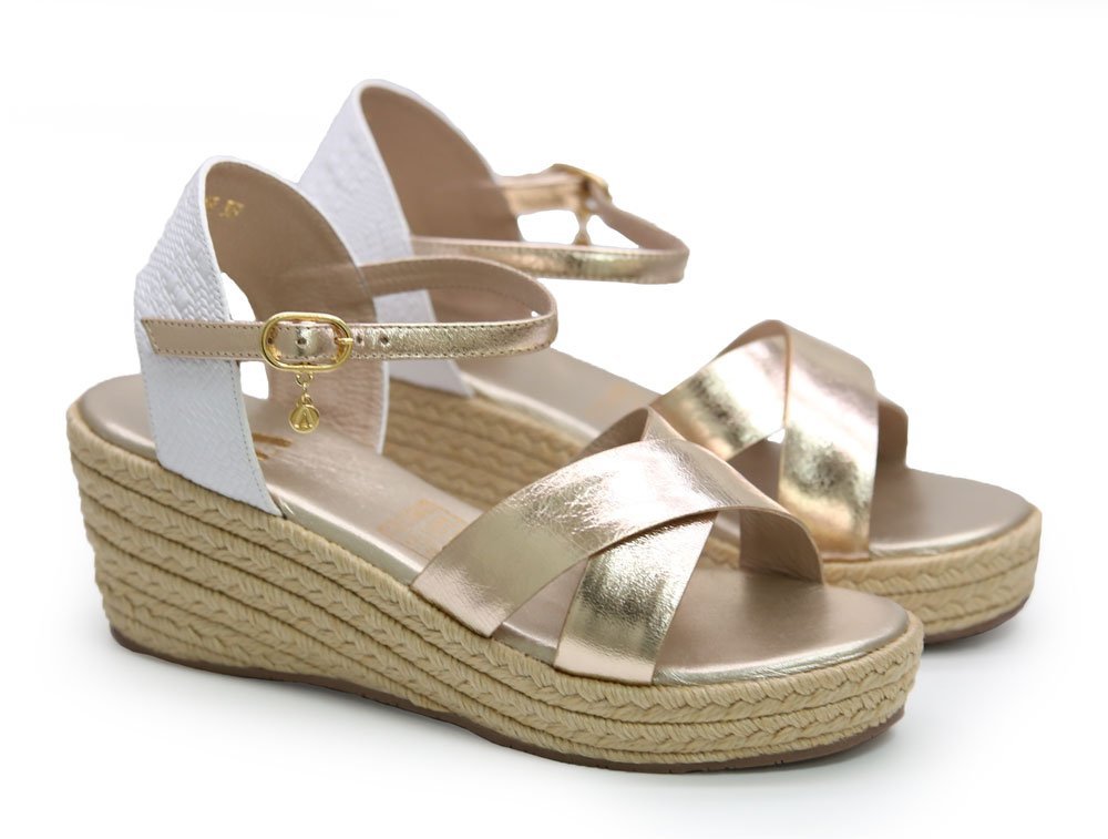 Alternative view of Sandalia en cuero oro