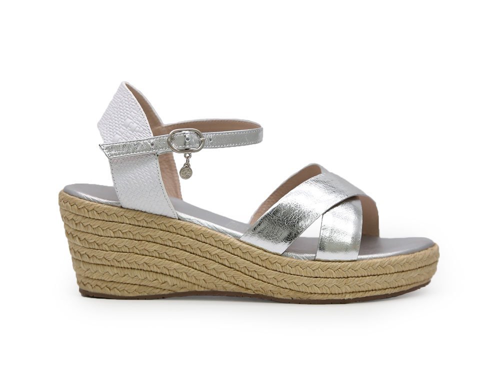 Sandalia en cuero plata