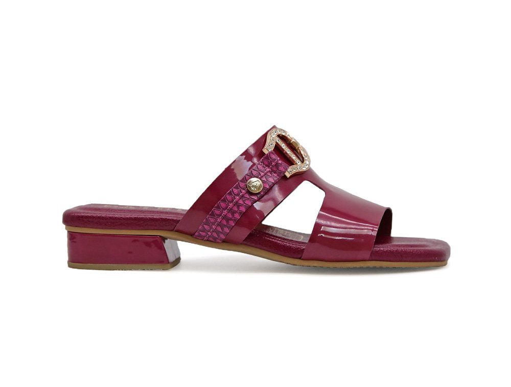 Sandalia en cuero morado