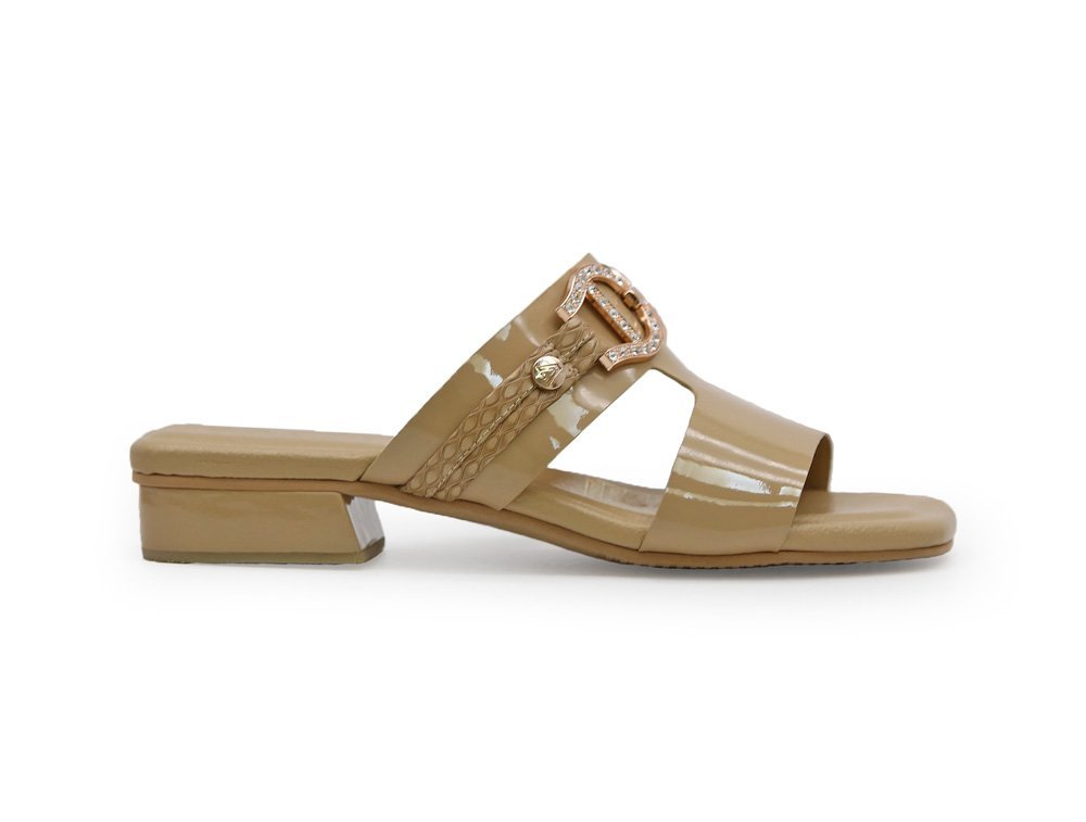 Sandalia en cuero sand