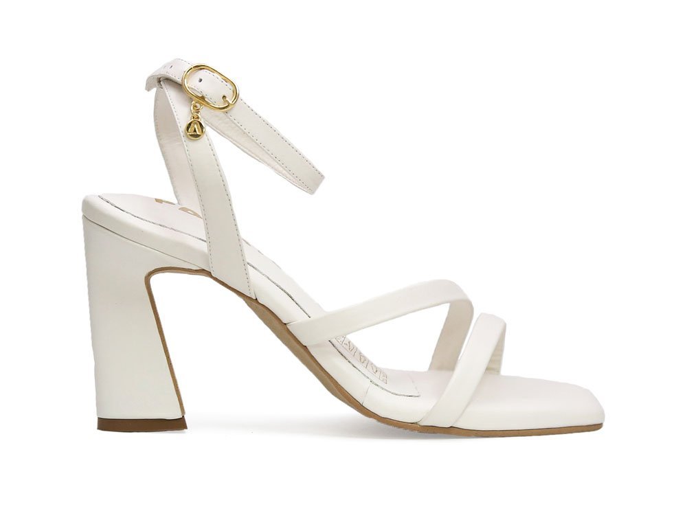 Sandalia en cuero blanco