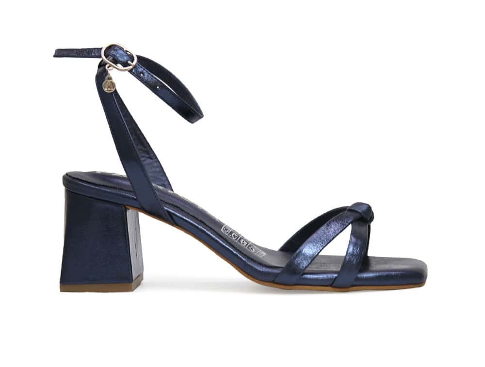 Sandalia en cuero azul