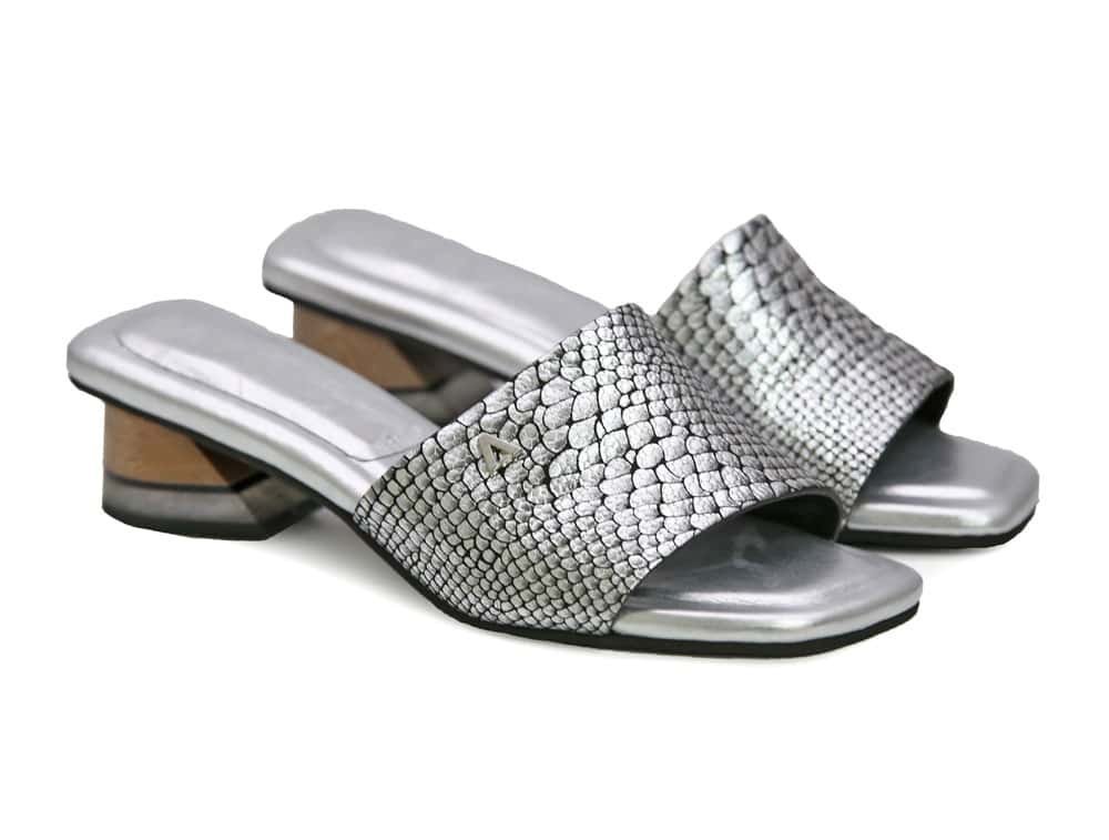 Alternative view of Sandalia en cuero fusil