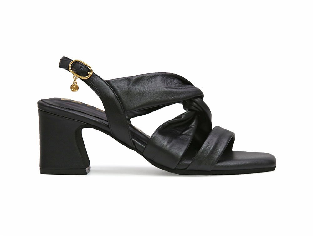 Sandalia en cuero negro