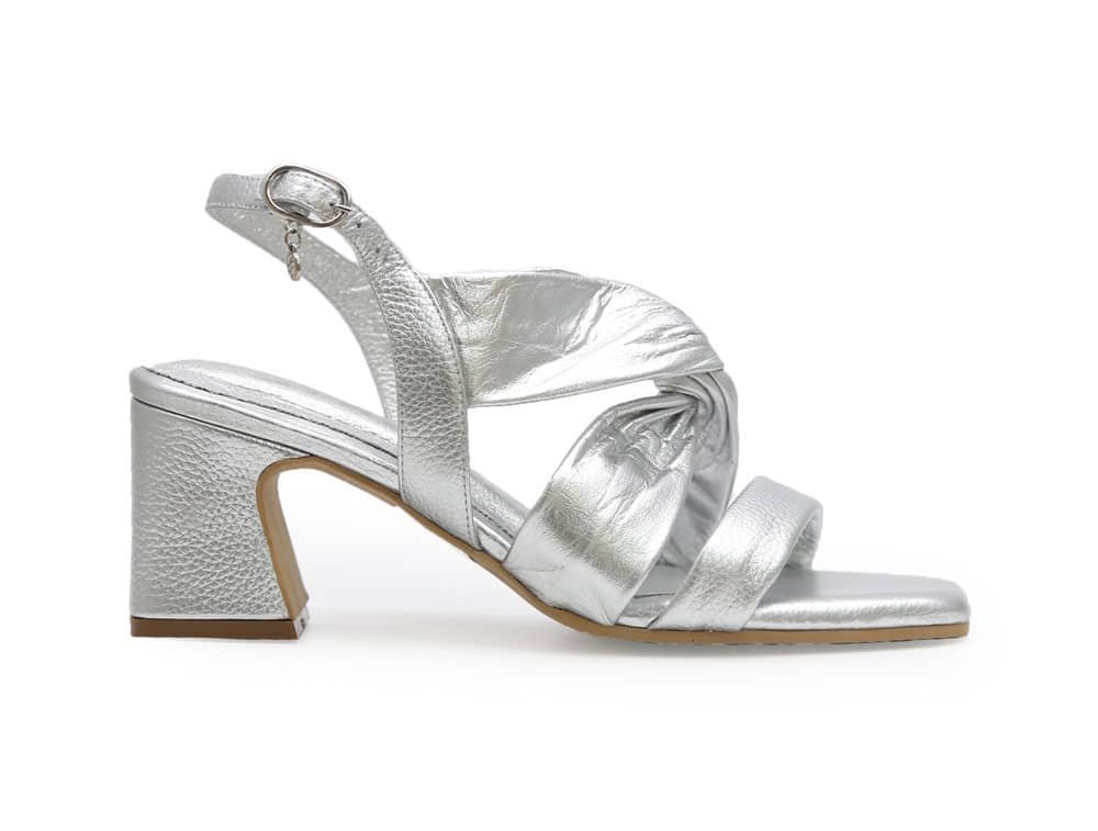 Sandalia en cuero plata