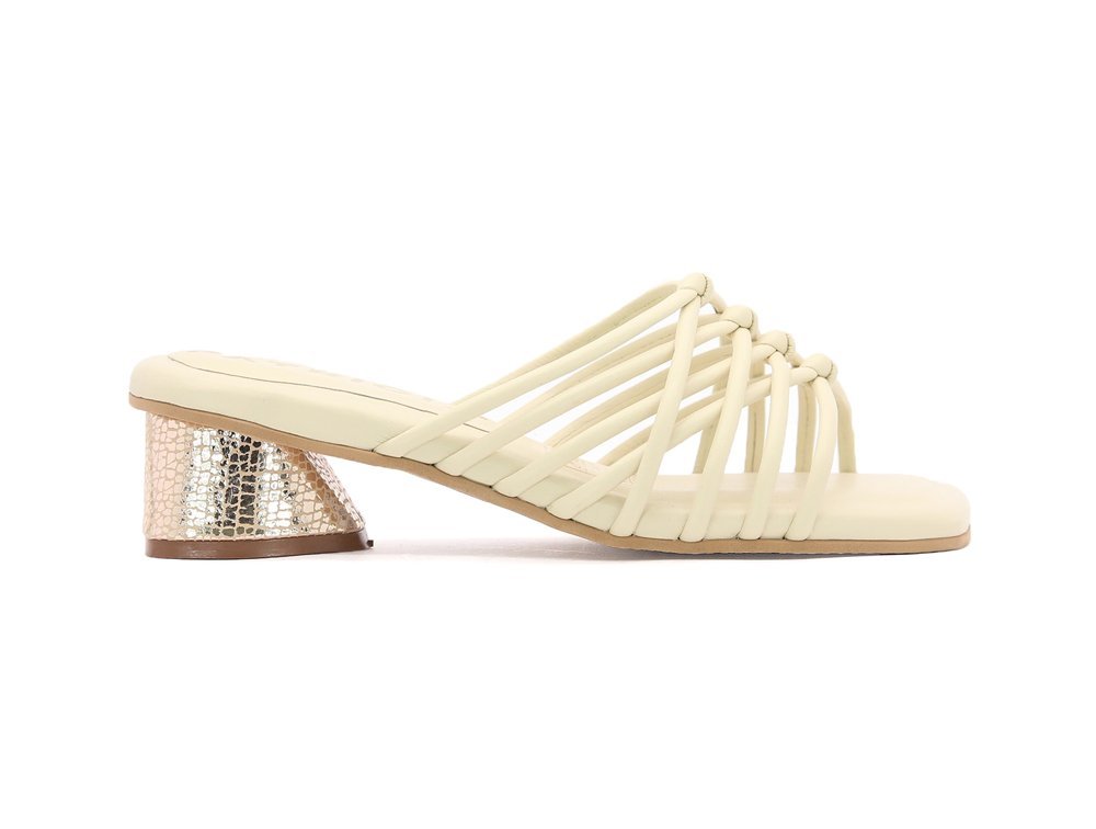 Sandalia en cuero IMJ1800