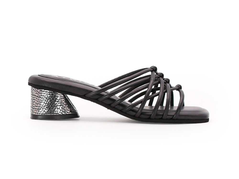 Sandalia en cuero IMJ1800