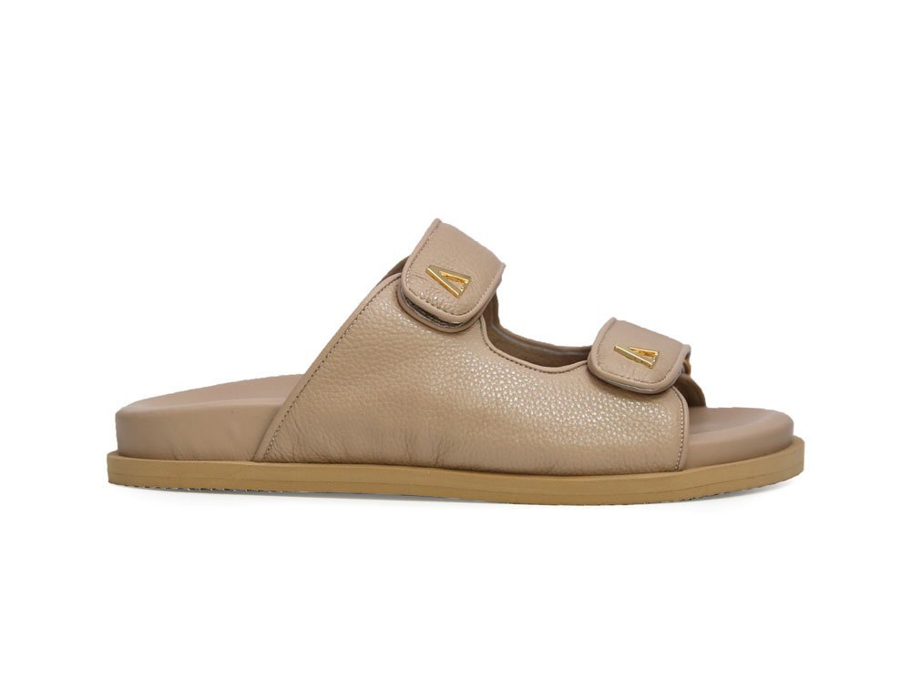 Sandalia en cuero pardo