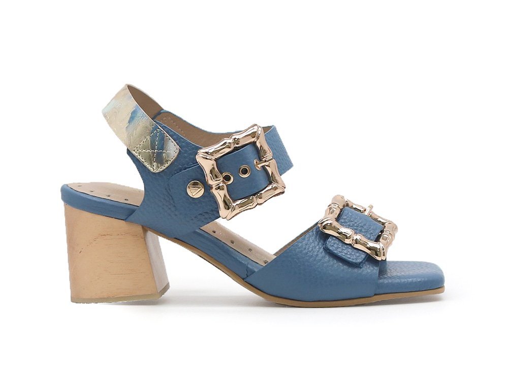 Sandalia en cuero azul
