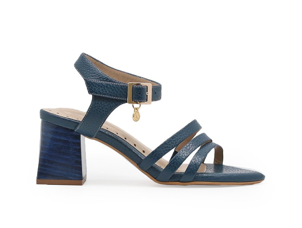 Sandalia en cuero azul