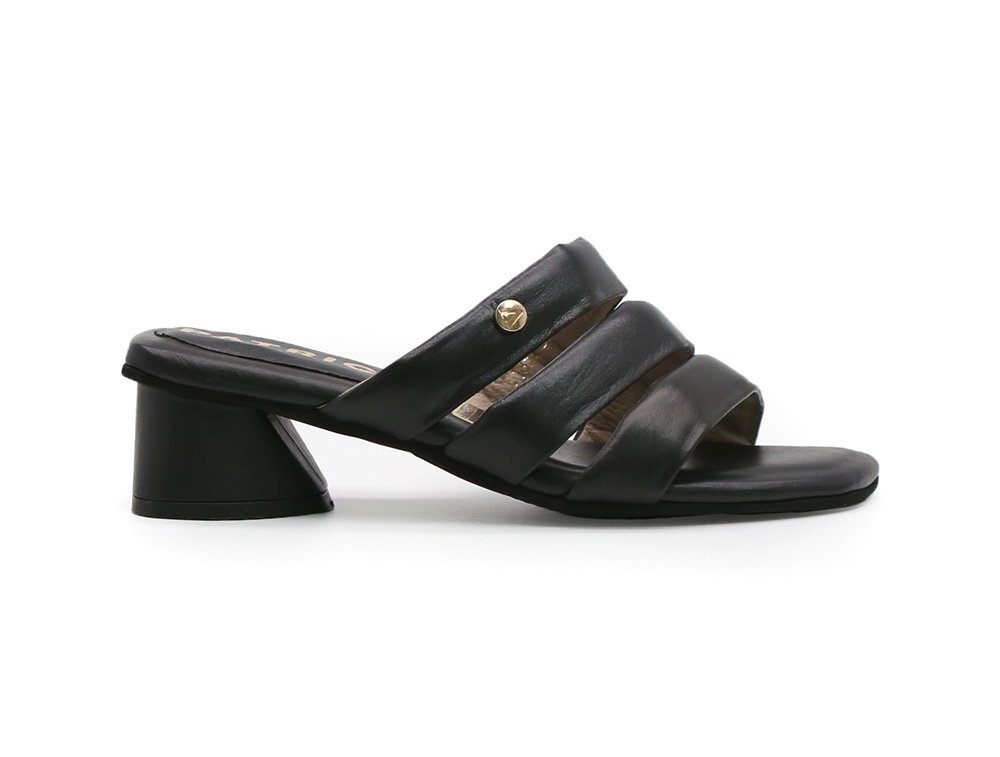 Sandalia en cuero negro