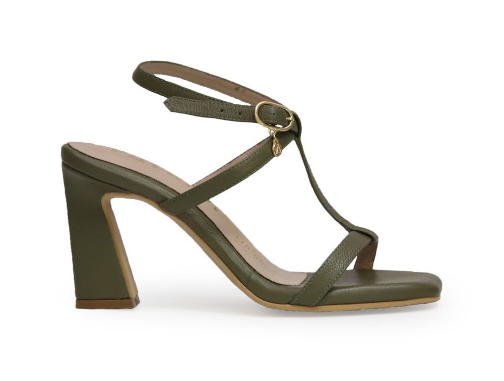 Sandalia en cuero verde