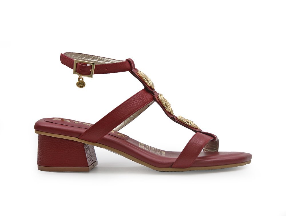 Sandalia en cuero cereza
