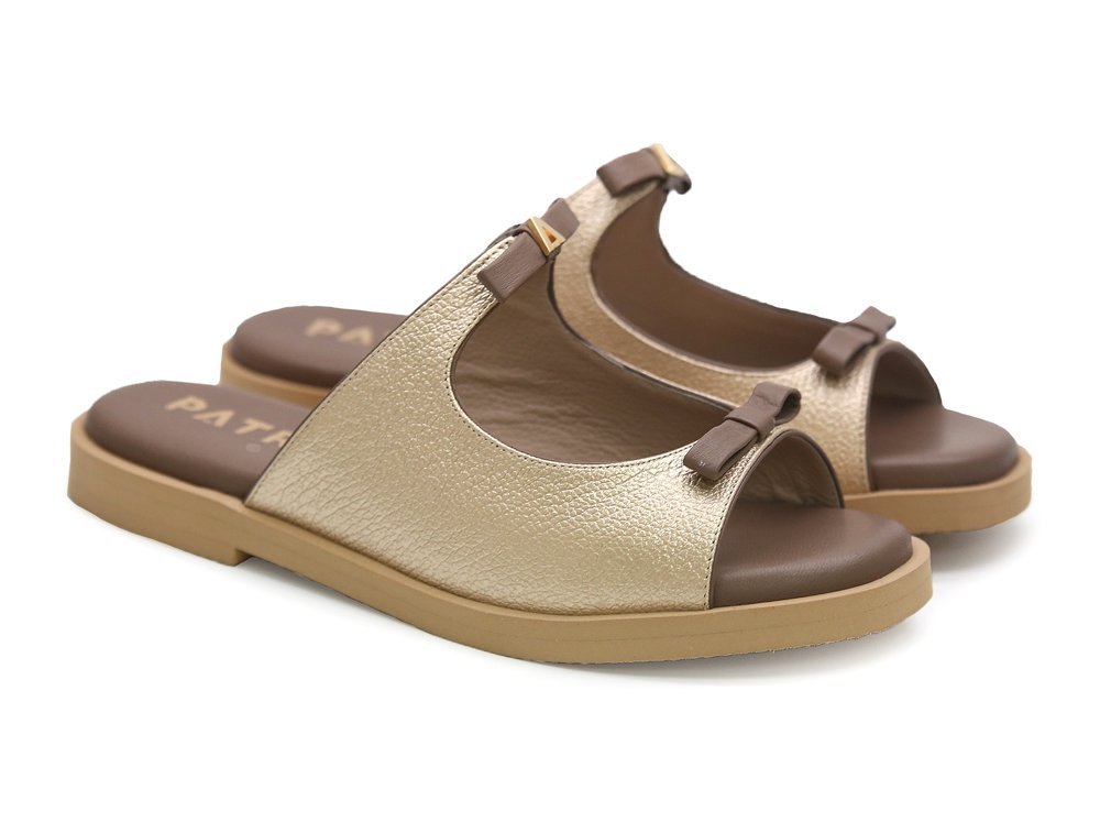 Alternative view of Sandalia en cuero dorado