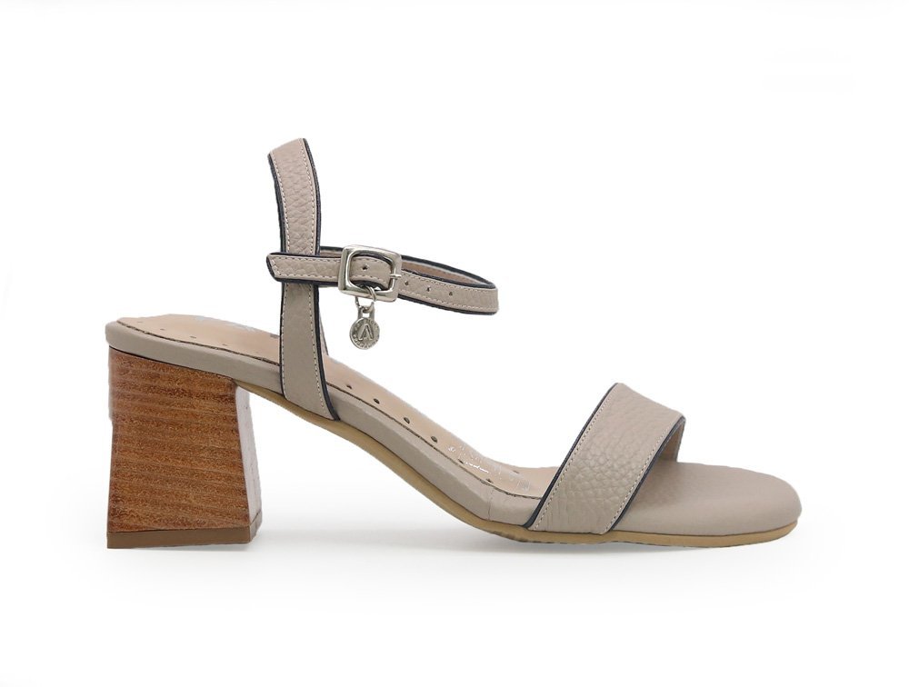 Sandalia en cuero rino