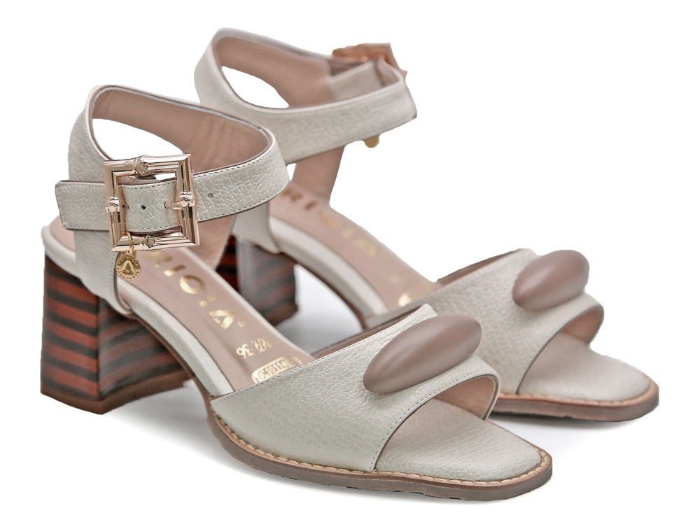 Alternative view of Sandalia en cuero talco