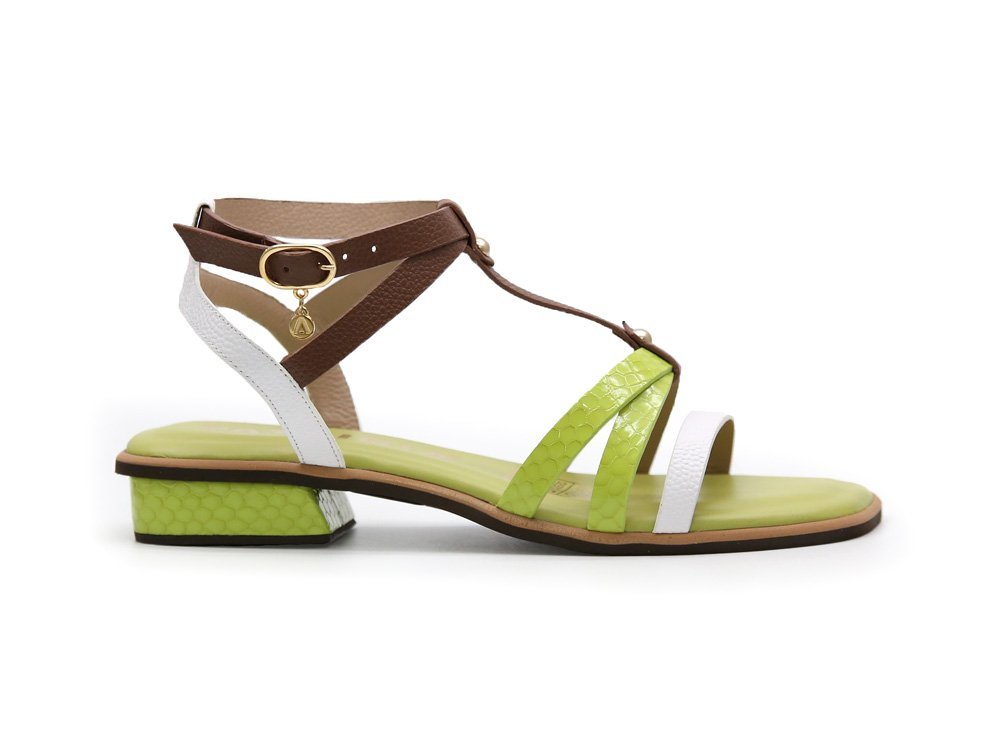 Sandalia en cuero verde