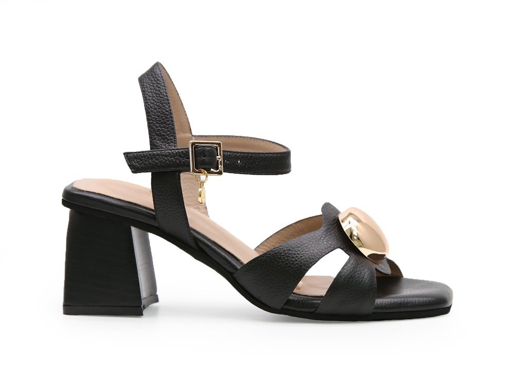 Sandalia en cuero negro