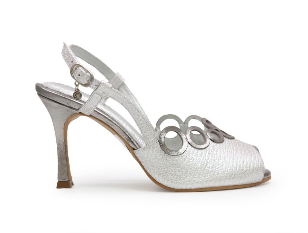 Sandalia en cuero plata