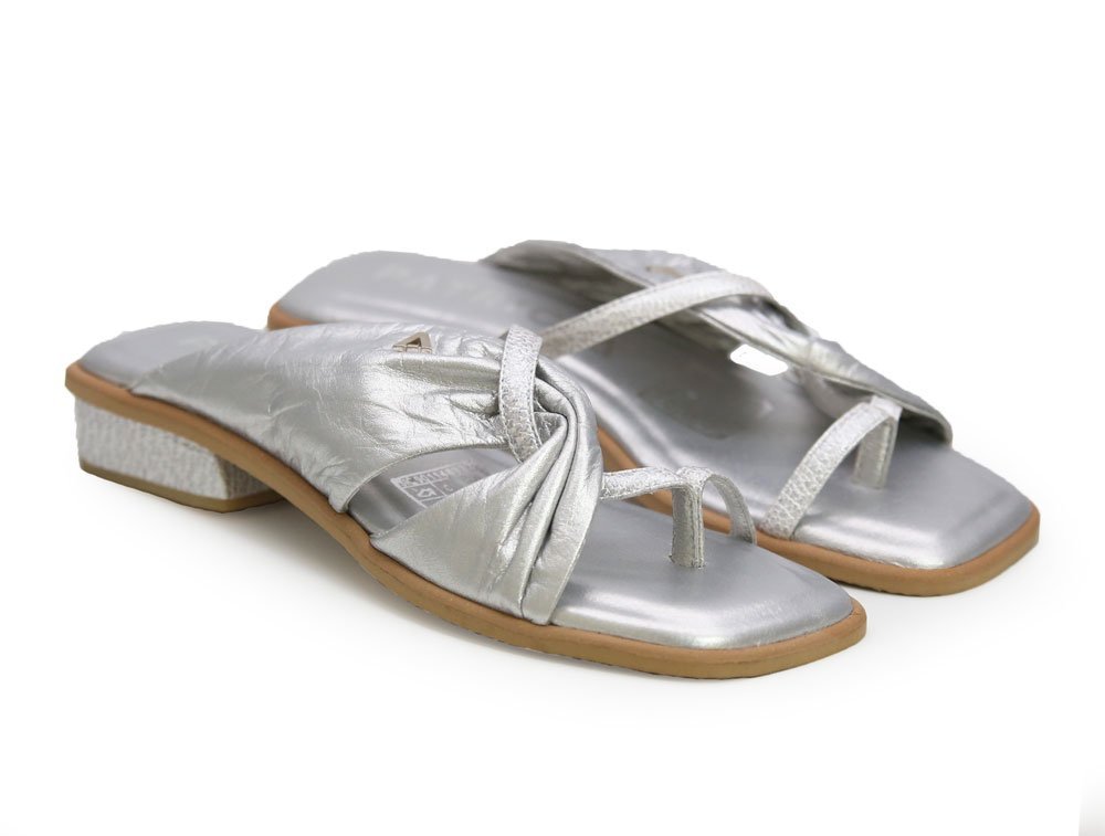 Alternative view of Sandalia en cuero plata