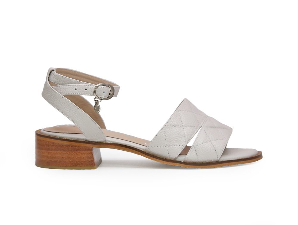 Sandalia en cuero pelicano