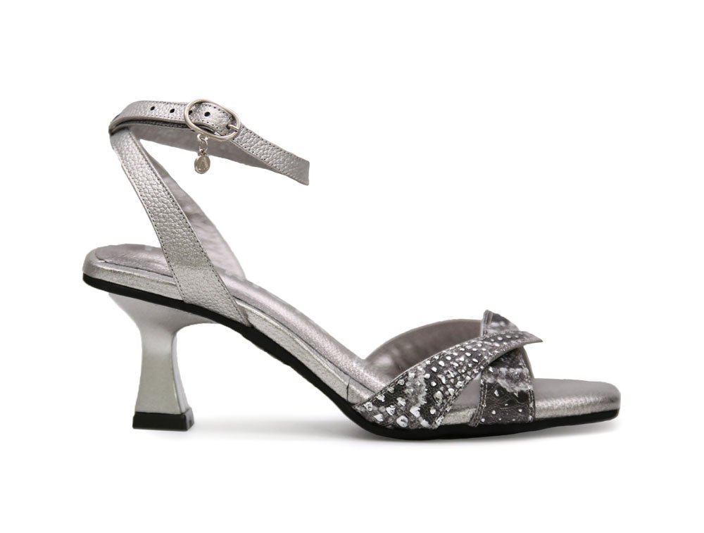 Sandalia en cuero negro