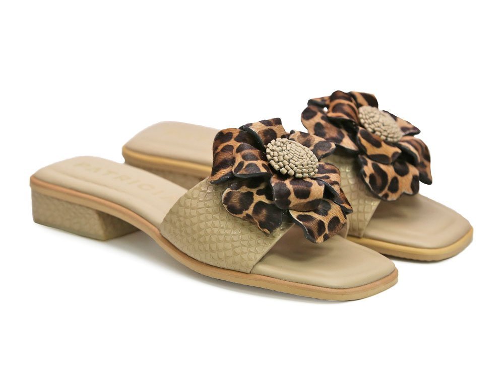 Alternative view of Sandalia en cuero arena