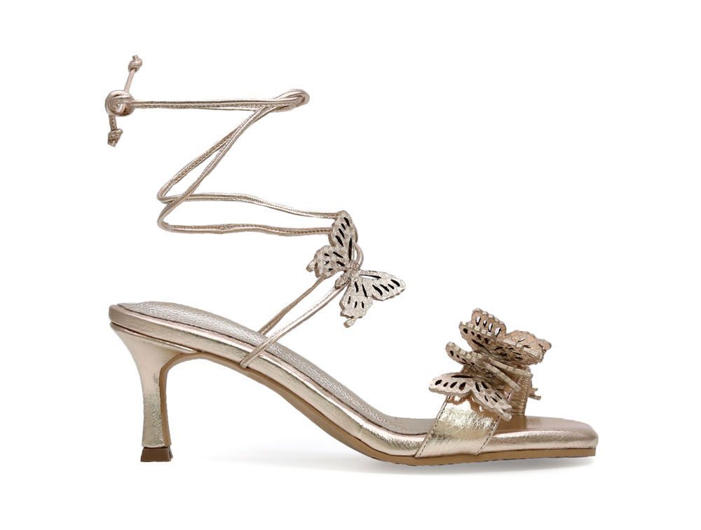 Sandalia en cuero oro