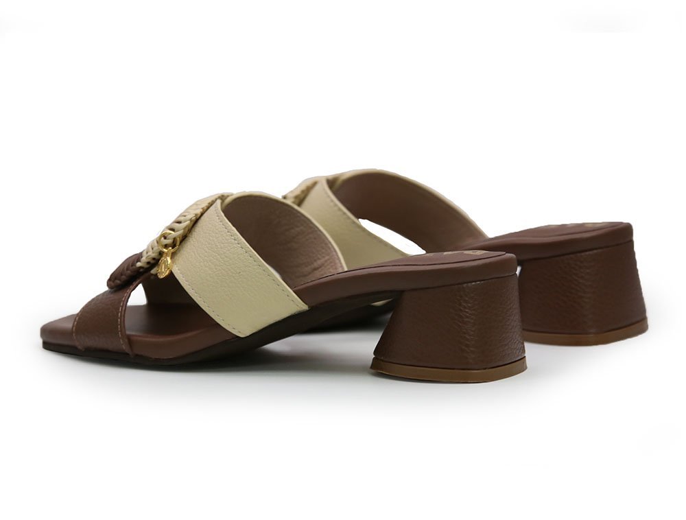 Alternative view of Sandalia en cuero castor