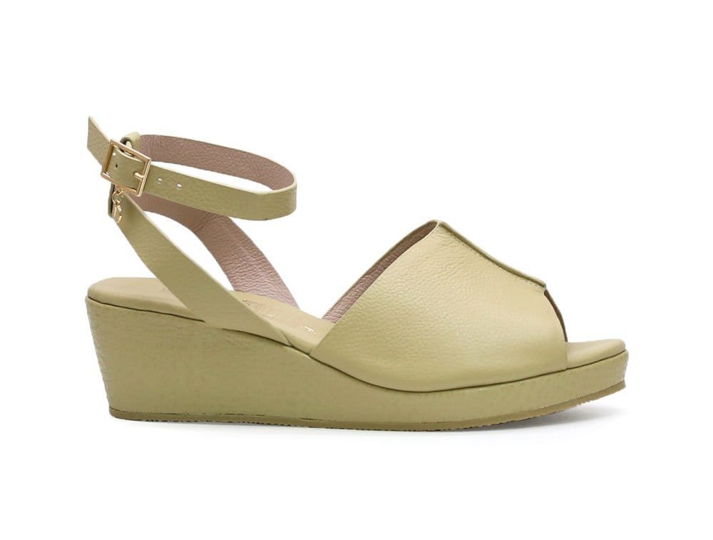 Sandalia en cuero verde