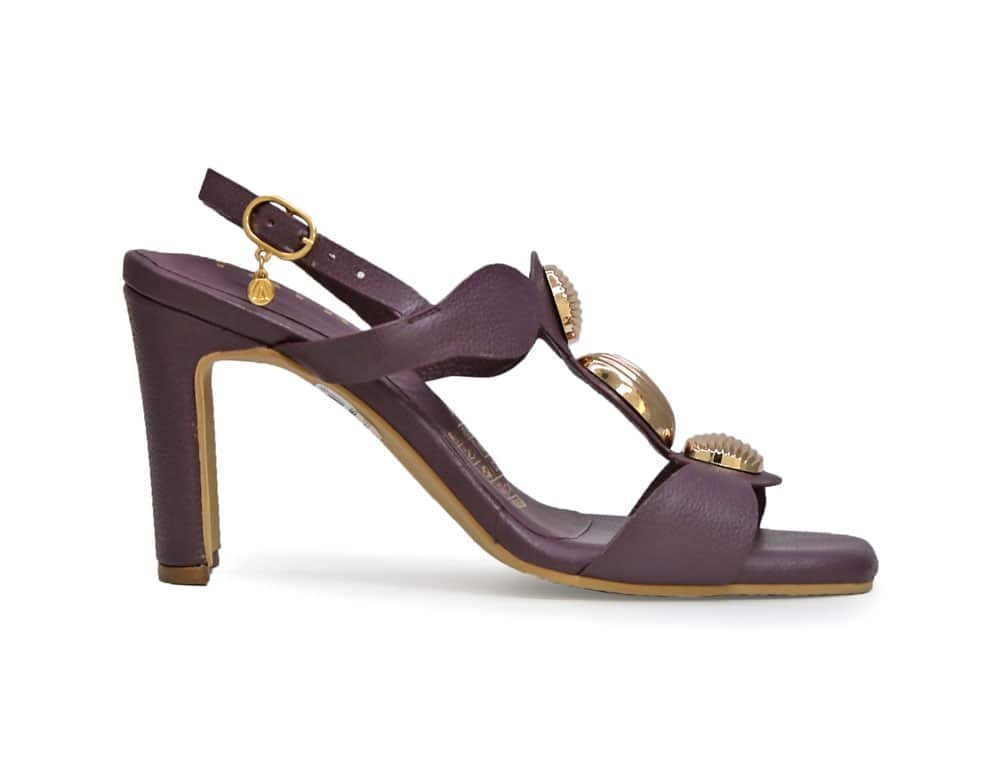 Sandalia en cuero berenje