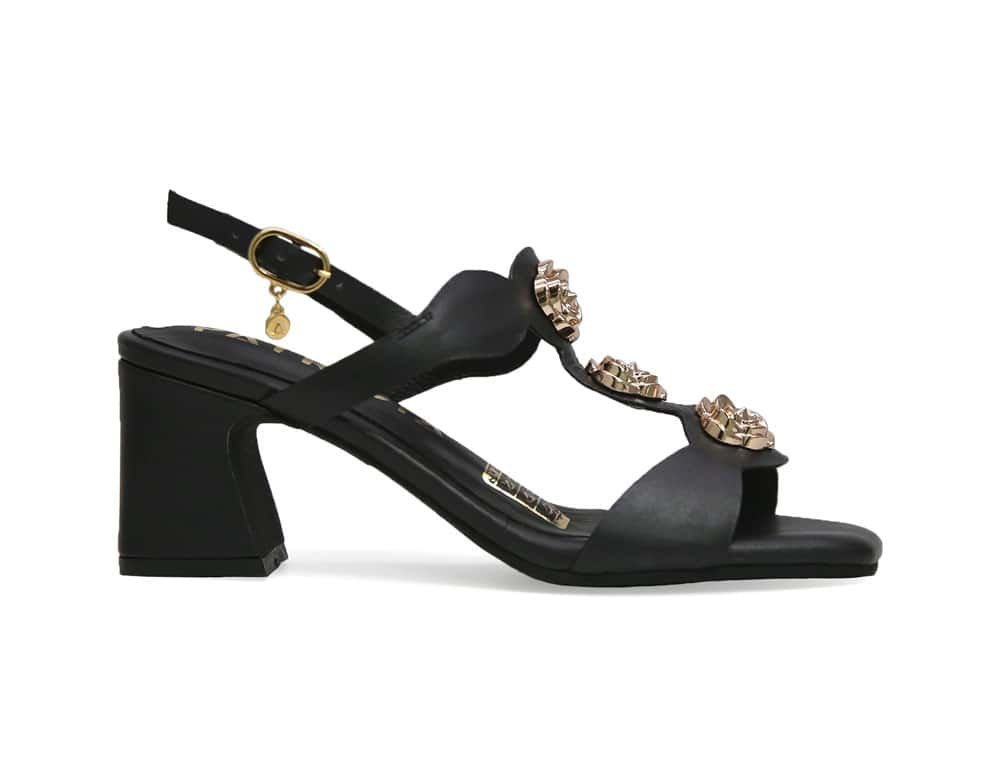 Sandalia en cuero negro