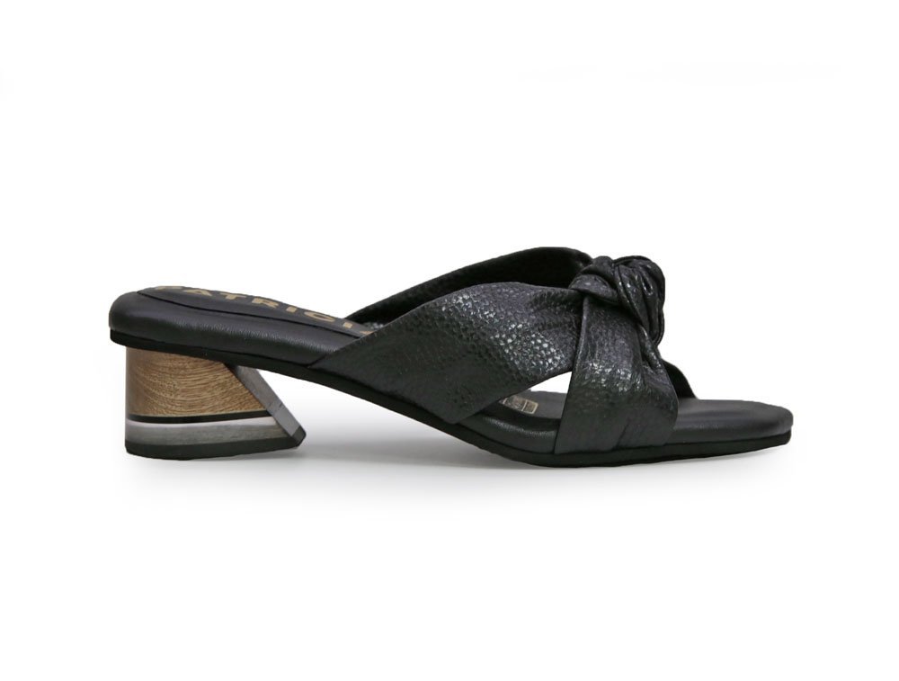 Sandalia en cuero negro