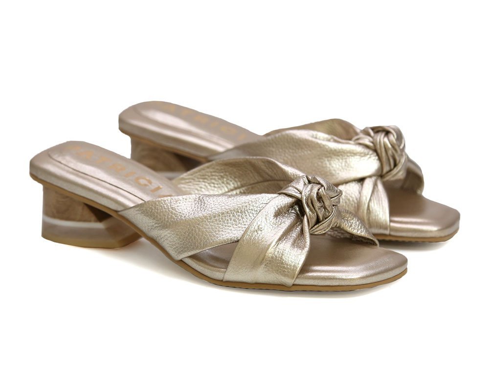 Alternative view of Sandalia en cuero oro