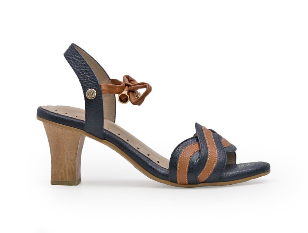 Sandalia en cuero azul