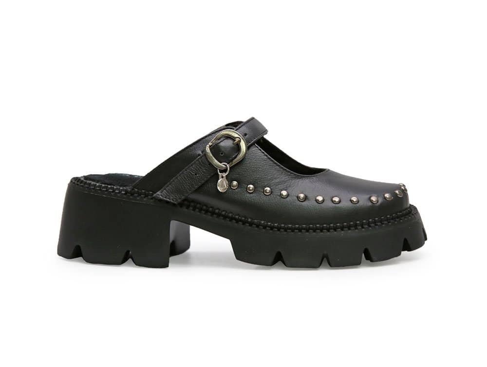 Zueco en cuero negro